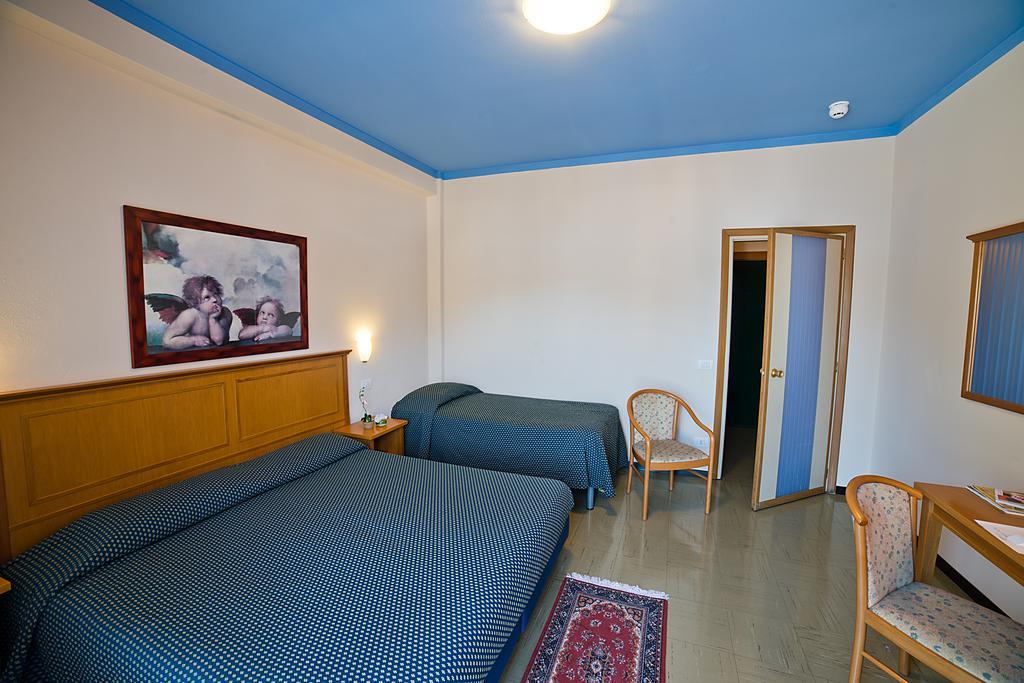 Hotel Europa Porlezza Szoba fotó