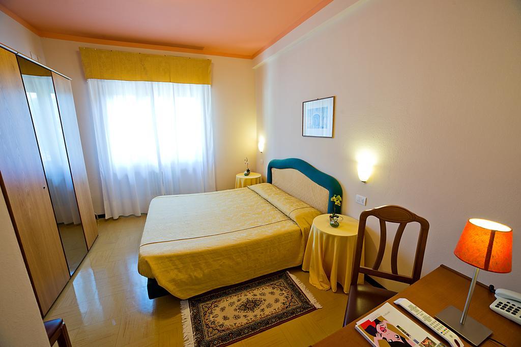 Hotel Europa Porlezza Szoba fotó